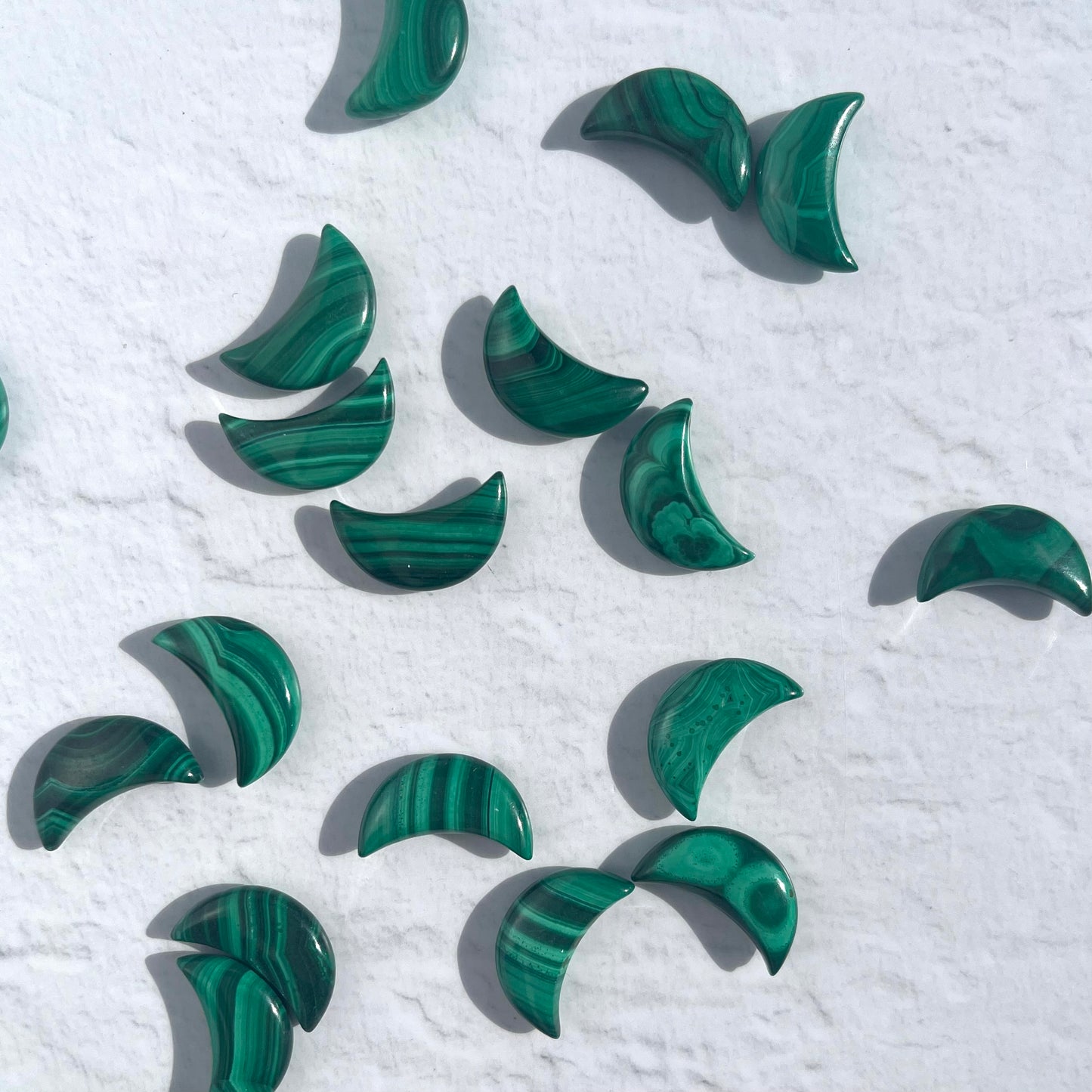 Malachite Mini Moon Carving (small)