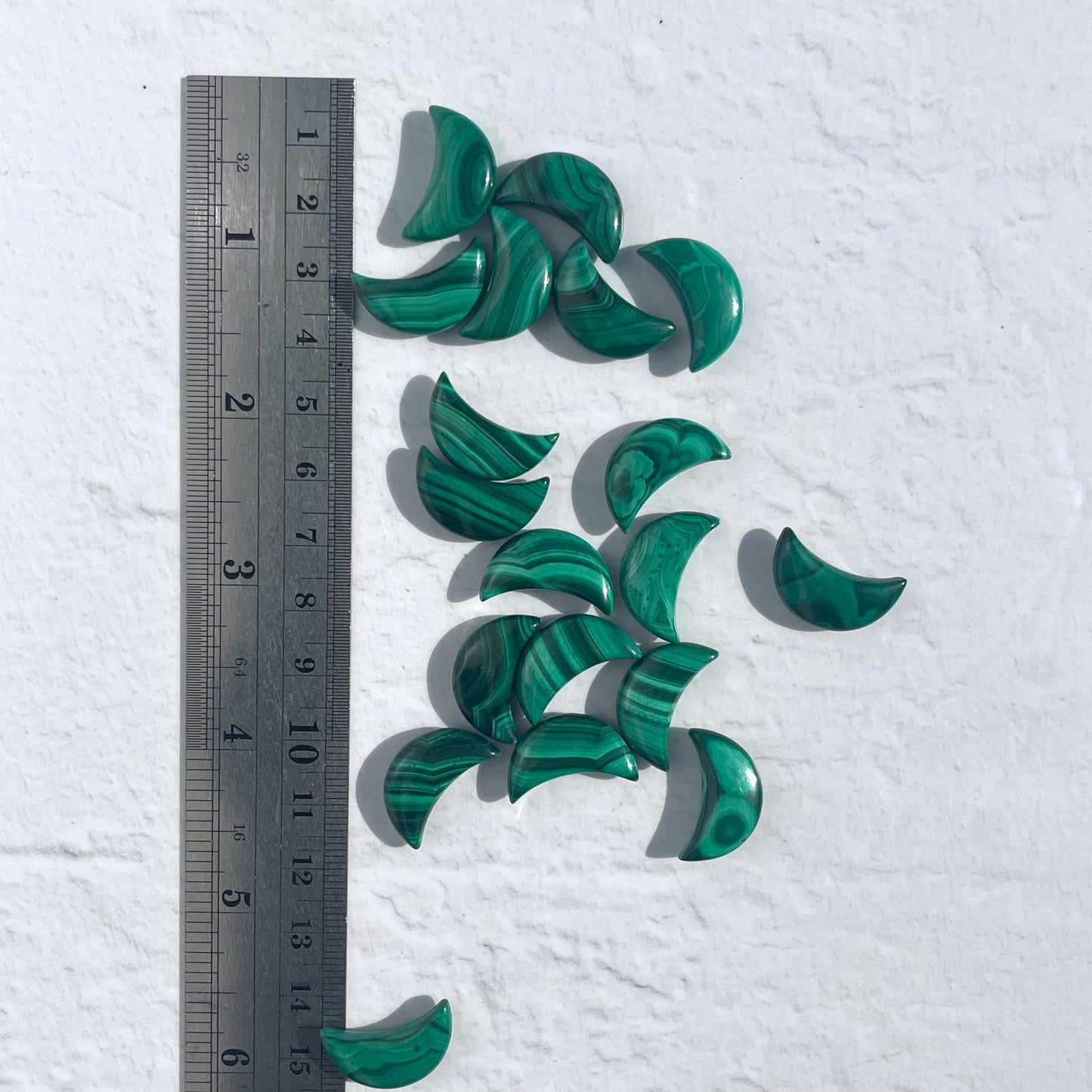 Malachite Mini Moon Carving (small)