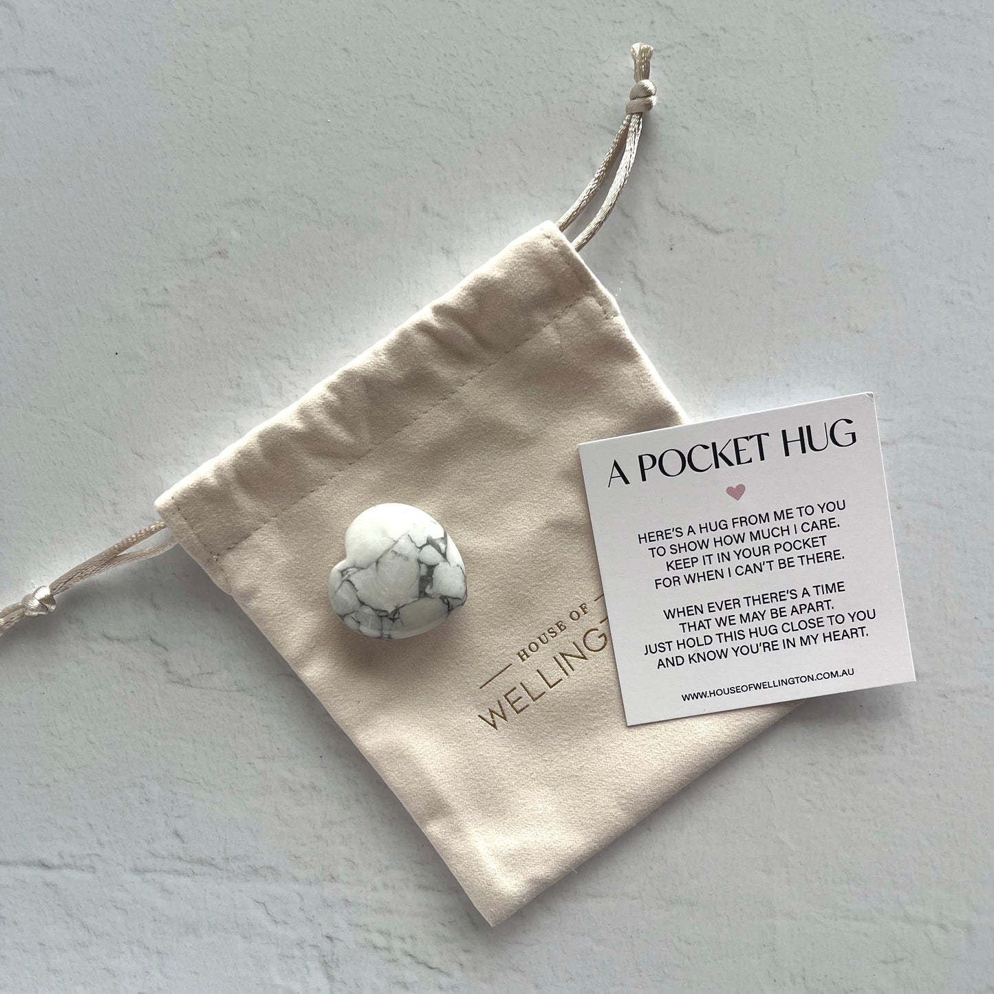 Pocket Hug - Howlite