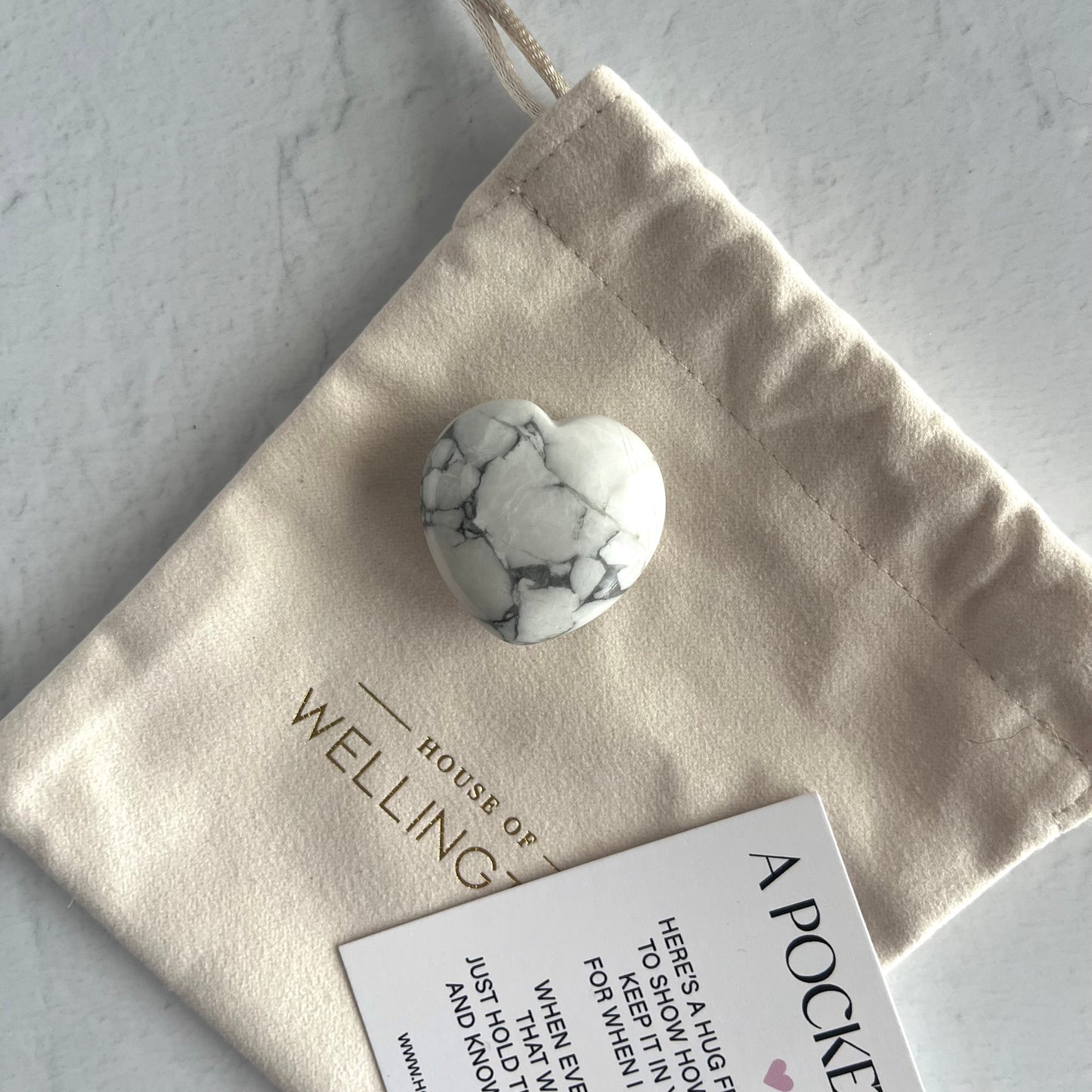 Pocket Hug - Howlite