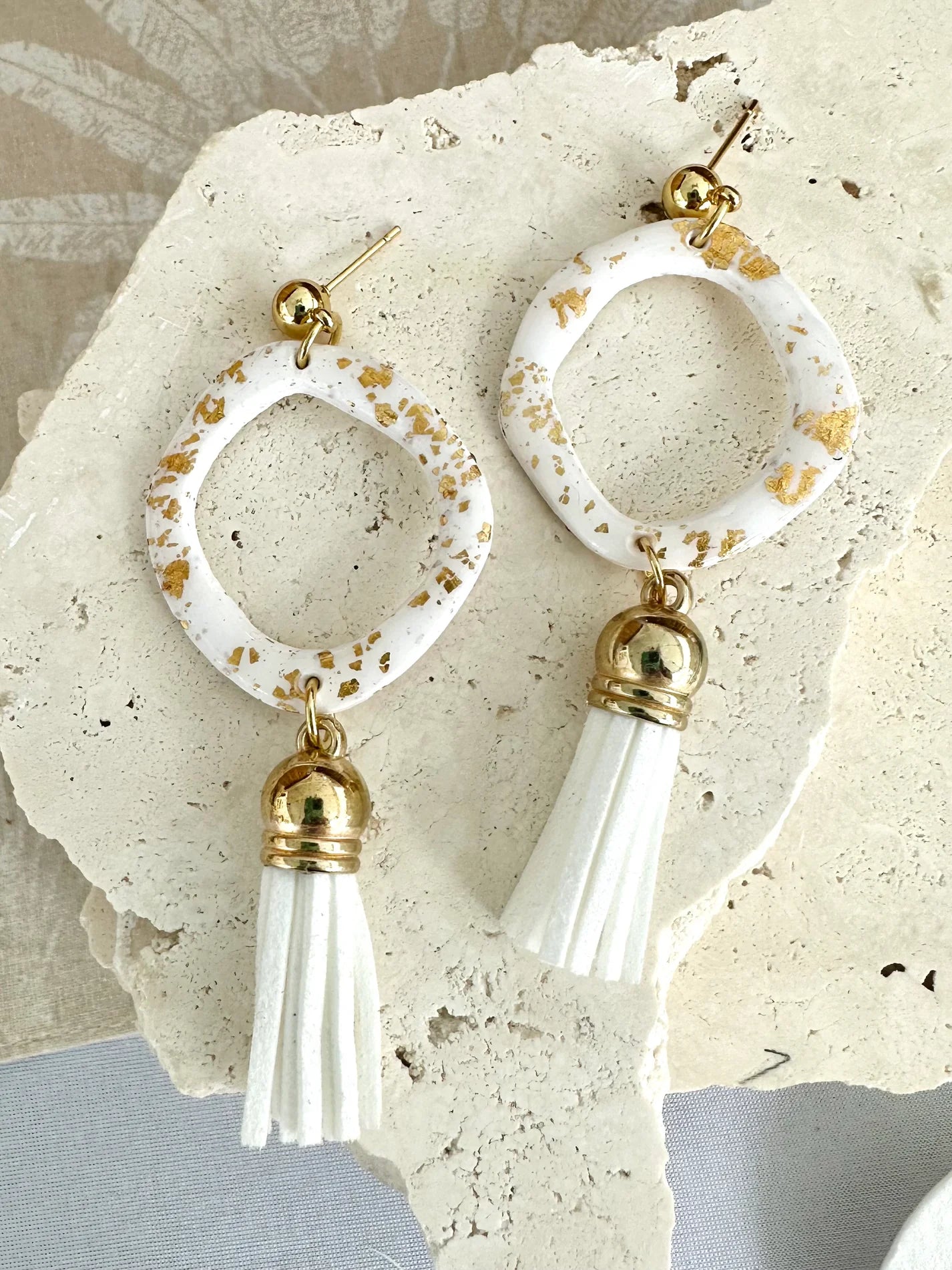 Opulance earrings - White