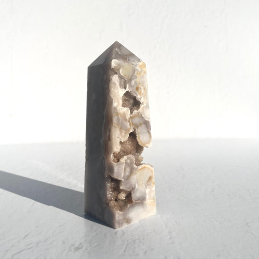 Agate Point with bubble druzys / 439g