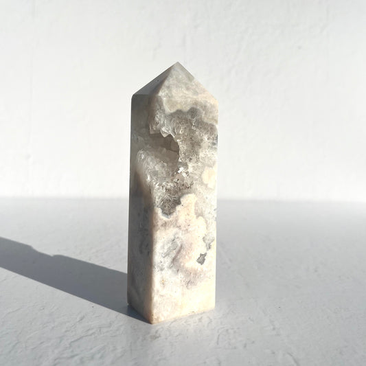 White Lace Agate Tower with Quartz inclusion Druzy / 339g