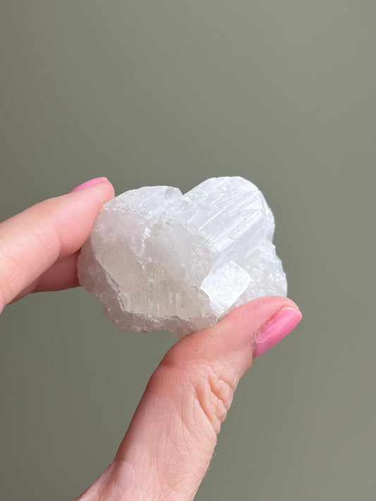 Apophyllite baby #23 / 69g