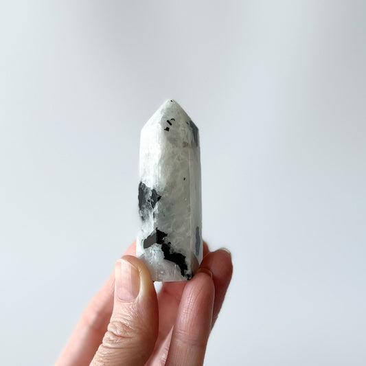 Rainbow Moonstone point / 59g