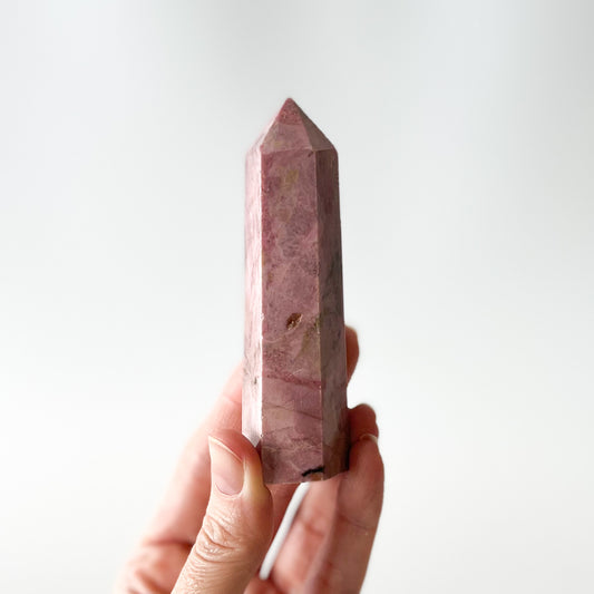 Rhodonite Point (AA grade) / 151g