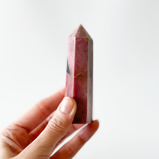 Rhodonite Point (AA grade) / 155g