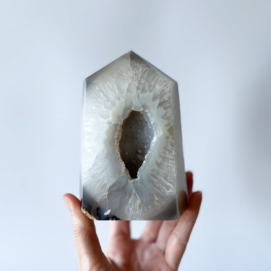Agate Druzy Tower / 1.213kg