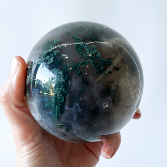 Moss Agate Sphere / 1.27kg